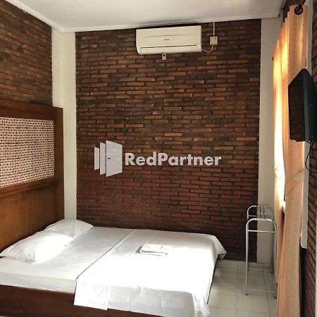 Rifka Annisa Guesthouse Syariah Redpartner Джокякарта Екстериор снимка