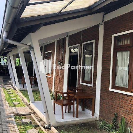 Rifka Annisa Guesthouse Syariah Redpartner Джокякарта Екстериор снимка