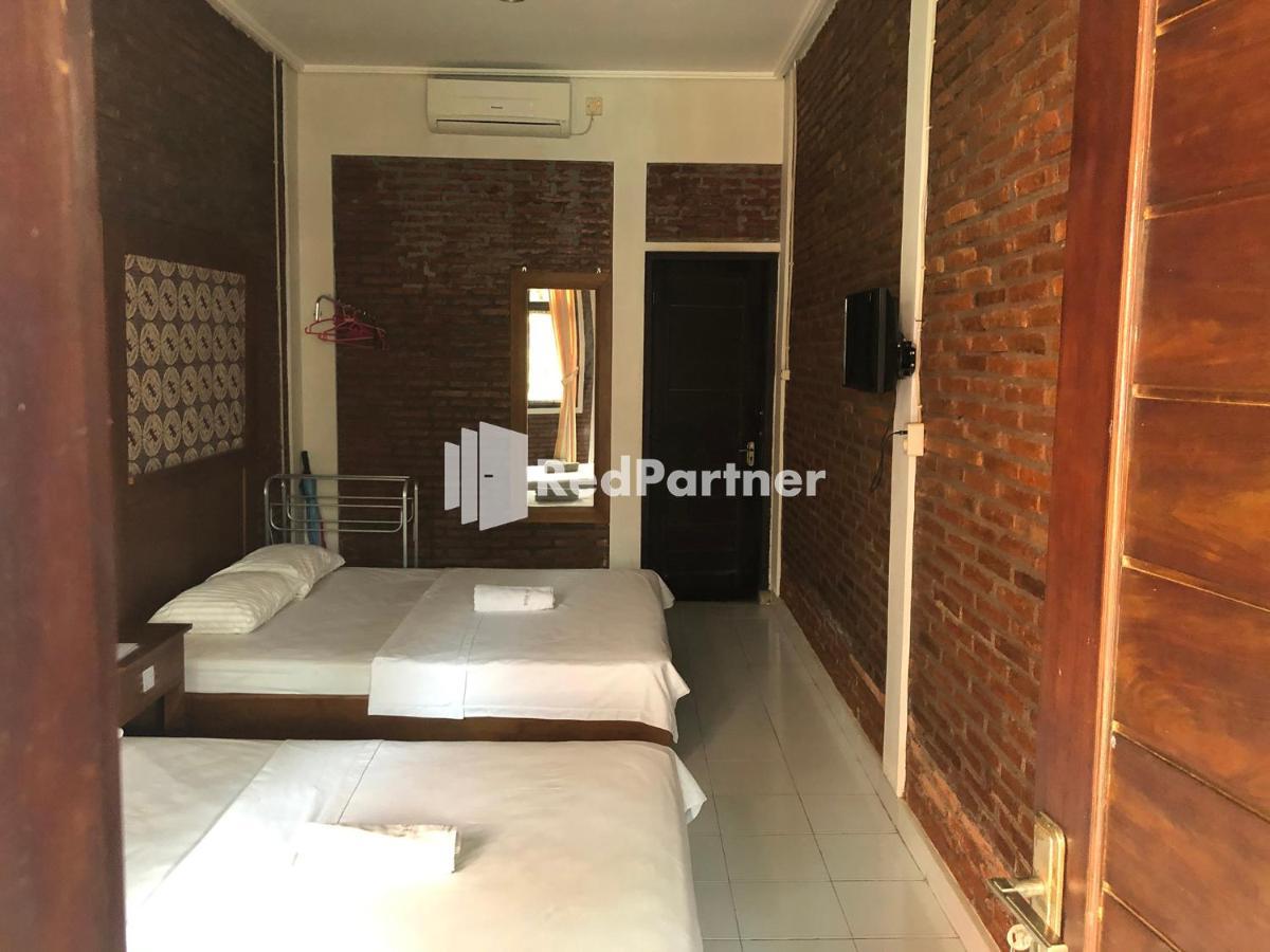 Rifka Annisa Guesthouse Syariah Redpartner Джокякарта Екстериор снимка