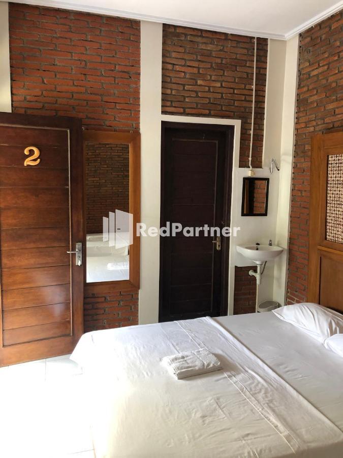 Rifka Annisa Guesthouse Syariah Redpartner Джокякарта Екстериор снимка