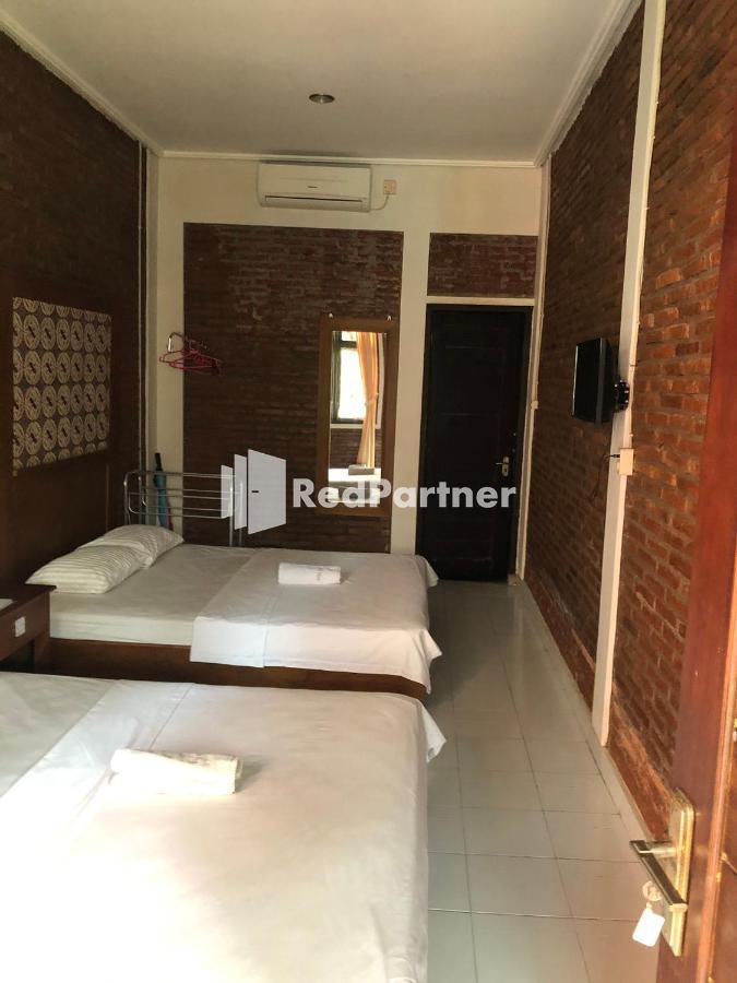 Rifka Annisa Guesthouse Syariah Redpartner Джокякарта Екстериор снимка