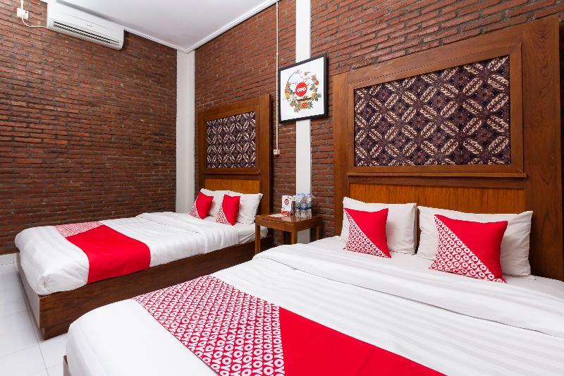 Rifka Annisa Guesthouse Syariah Redpartner Джокякарта Екстериор снимка