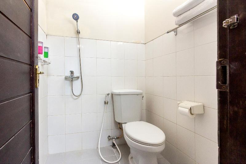 Rifka Annisa Guesthouse Syariah Redpartner Джокякарта Екстериор снимка